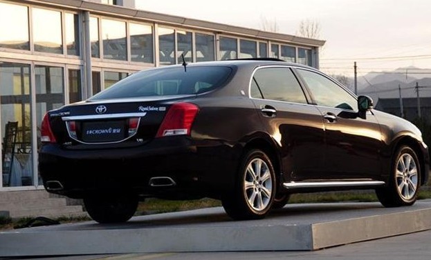 丰田 皇冠 V6 3.0L Royal Saloon 2010款